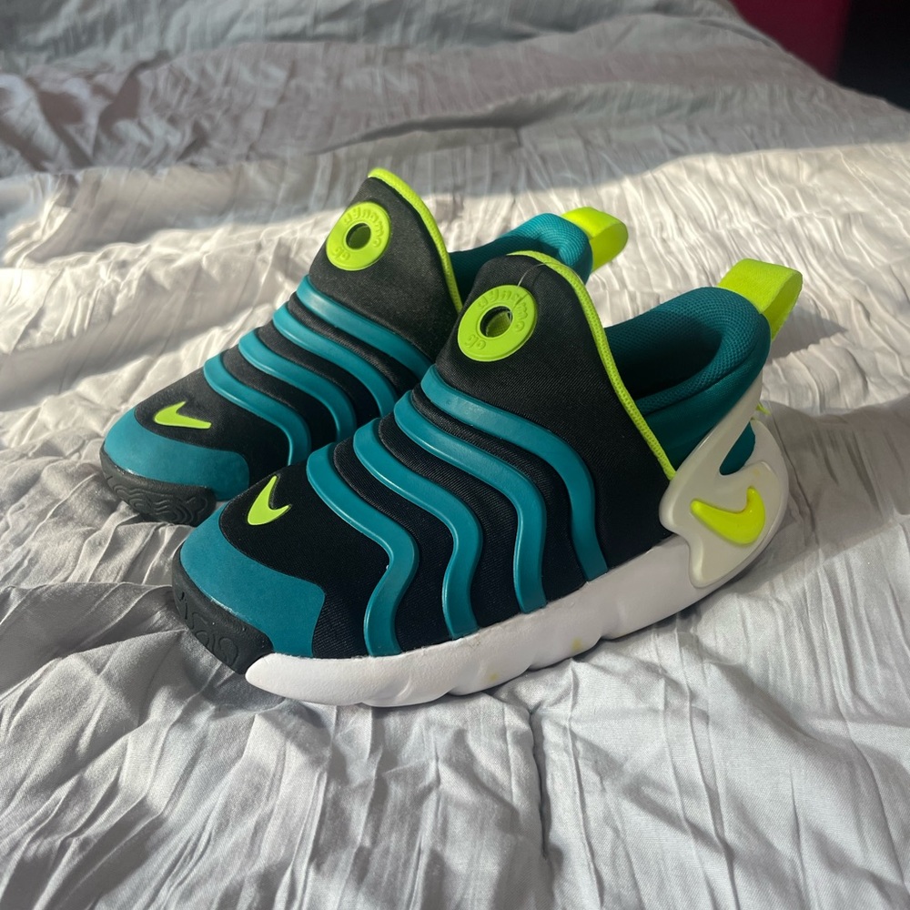 Toddlers 10 Nike sneakers